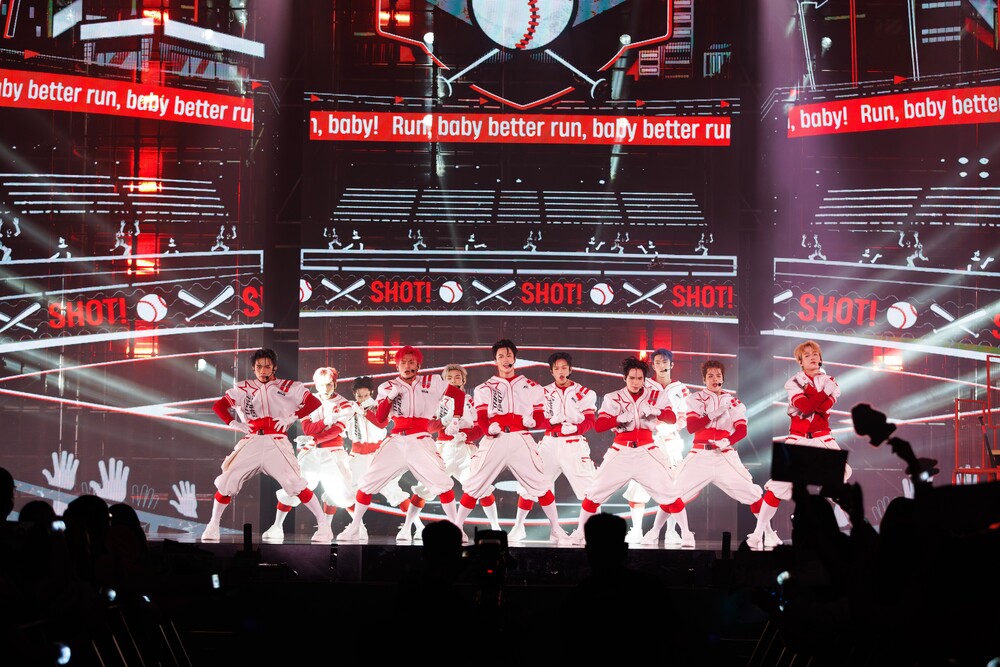 Sân khấu Take a shot của 11 TBTC